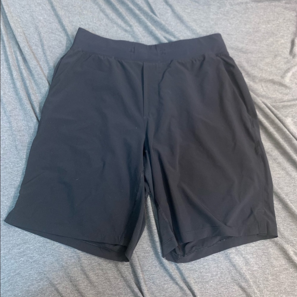 Lululemon T.H.E. Shorts “9 no liner size L